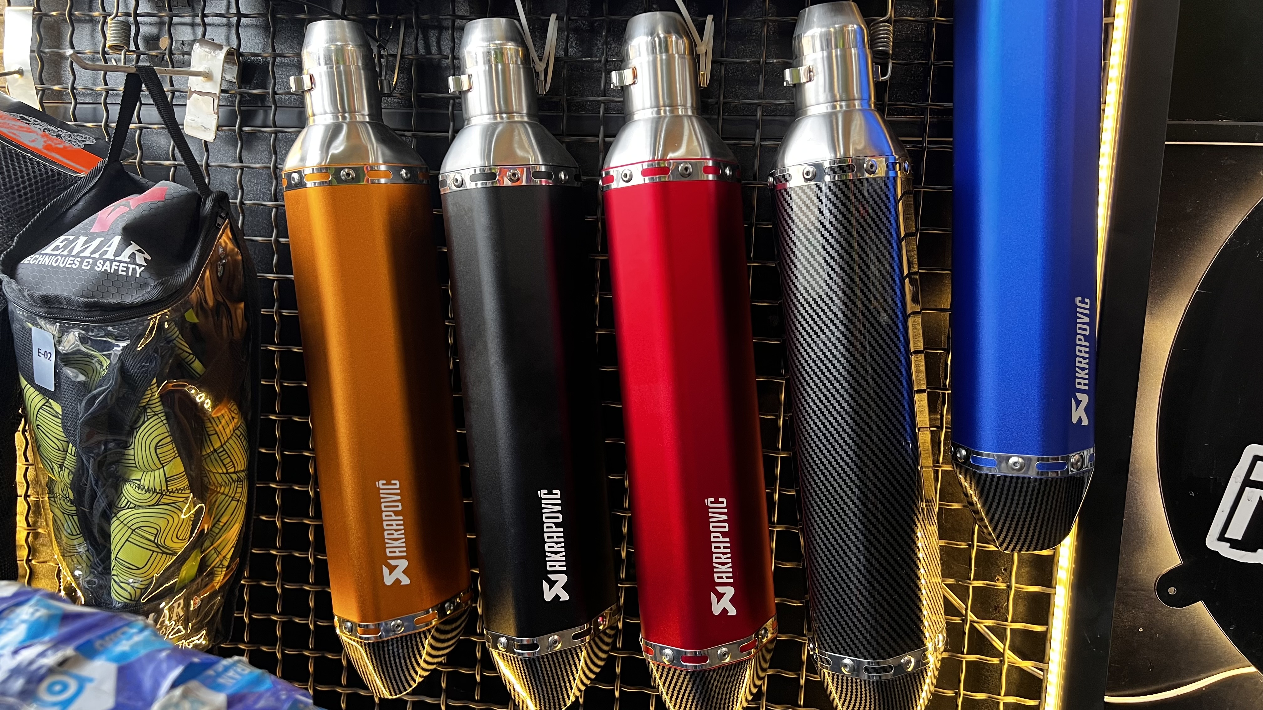 اگزوز قهرمانی سایلنسردار بلند موتورسیکلت AKRAPOVIC
